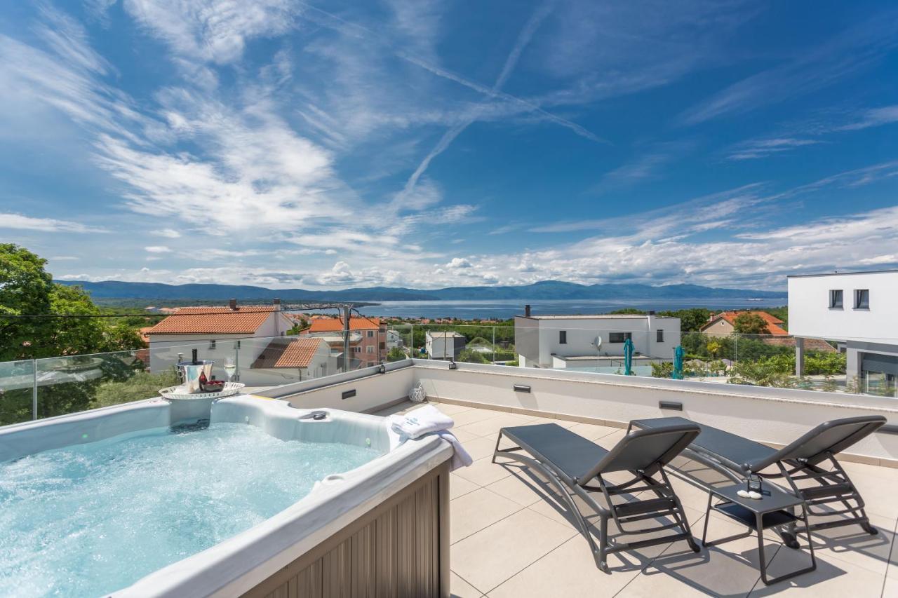 Deluxe Villa With Swimming Pool, Whirlpool On The Roof Terrace With A Beautiful Sea View - By Traveler Tourist Agency Krk Id 2169 II Sveti Vid-Miholjice Extérieur photo