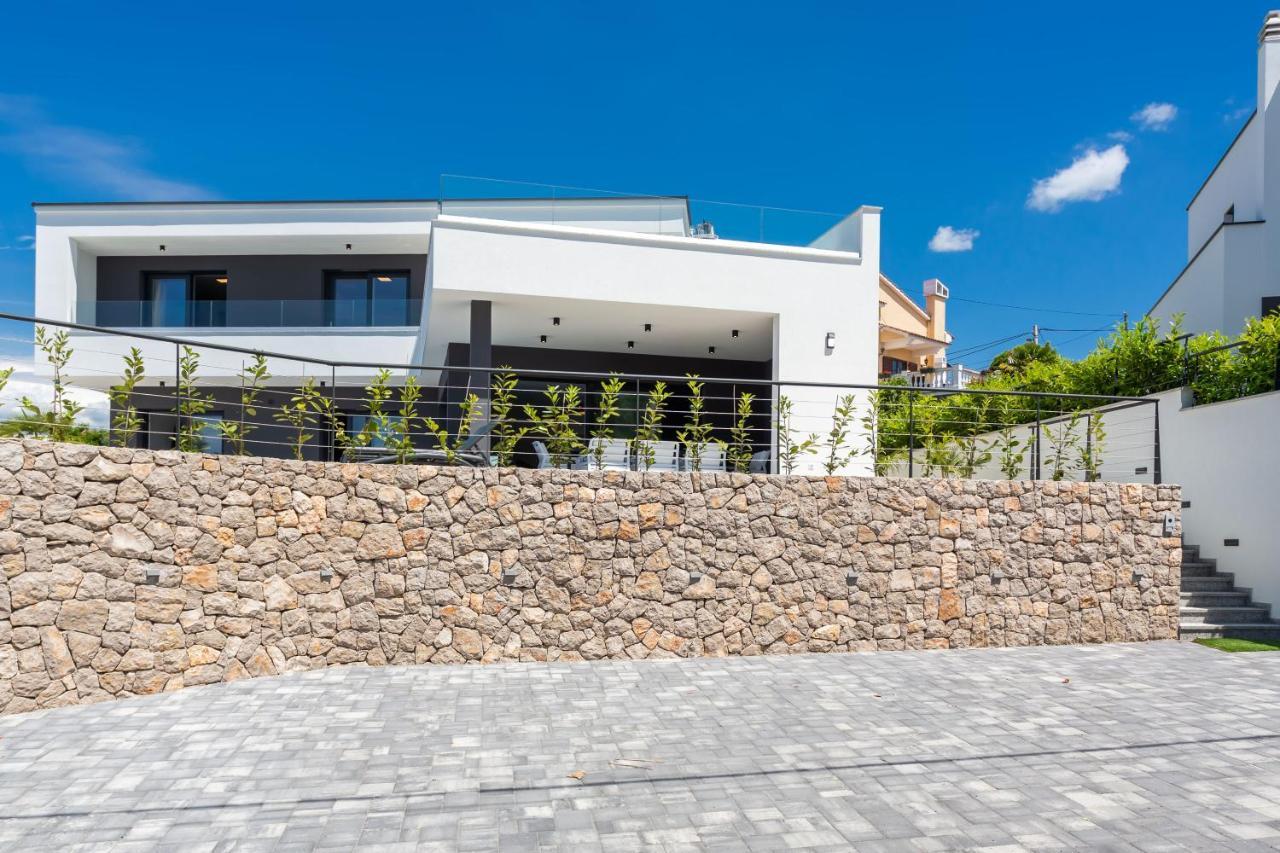 Deluxe Villa With Swimming Pool, Whirlpool On The Roof Terrace With A Beautiful Sea View - By Traveler Tourist Agency Krk Id 2169 II Sveti Vid-Miholjice Extérieur photo